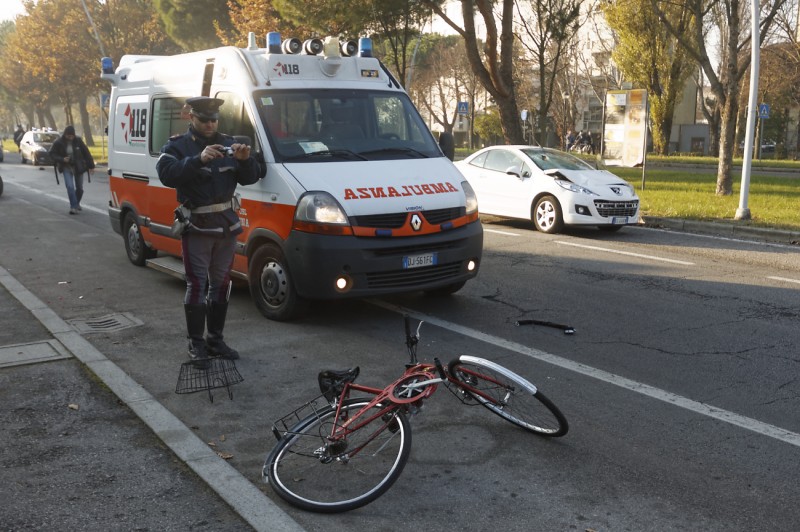 Ciclista investito in via Dx Canale Molinetto è grave SettesereQui