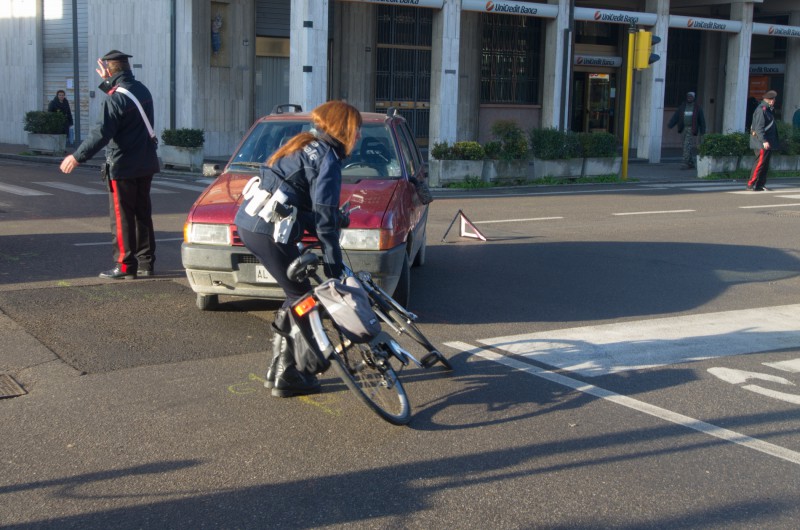 auto contro bicicletta traiettoria